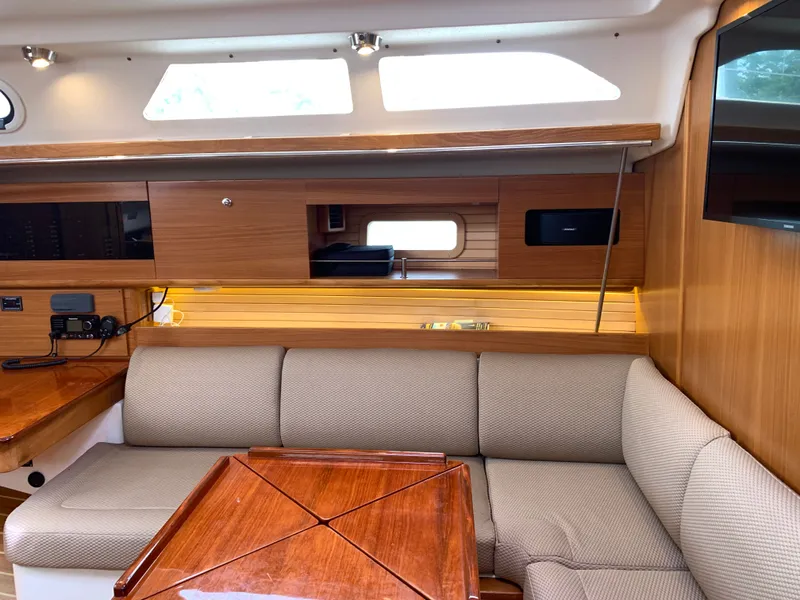 Slide: The Image of Catalina 385 2018 - 29