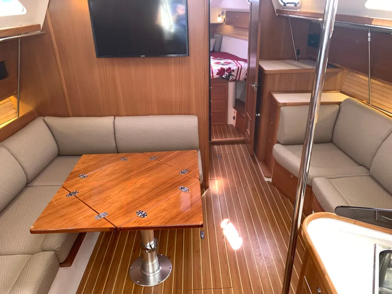 Slide: The Image of Catalina 385 2018 - 5