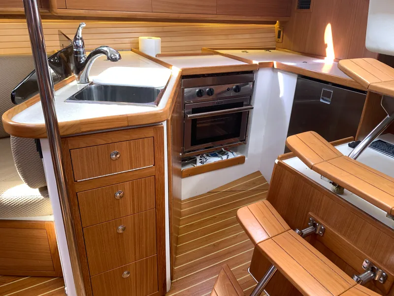 Slide: The Image of Catalina 385 2018 - 9