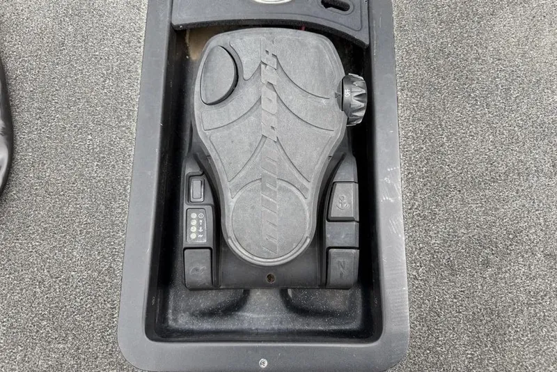 Slide: The Image of Foot pedal control on 2015 Ranger Z520 Comanche boat, featuring textured surface and control buttons. - 3