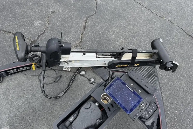 Slide: The Image of 2015 Ranger Z520 Comanche boat with trolling motor and navigation system. - 6