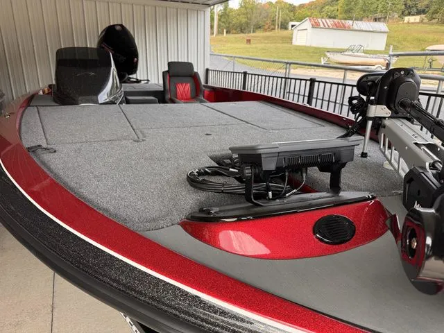 Slide: The Image of Falcon F205 2026 - 10