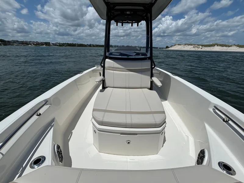 Slide: The Image of Boston Whaler 220 Dauntless 2023 - 10