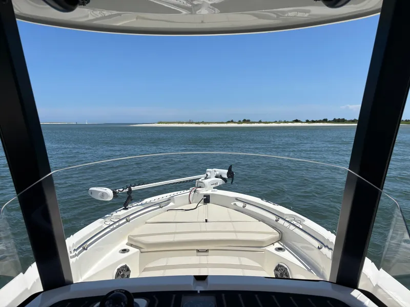 Slide: The Image of Boston Whaler 220 Dauntless 2023 - 14