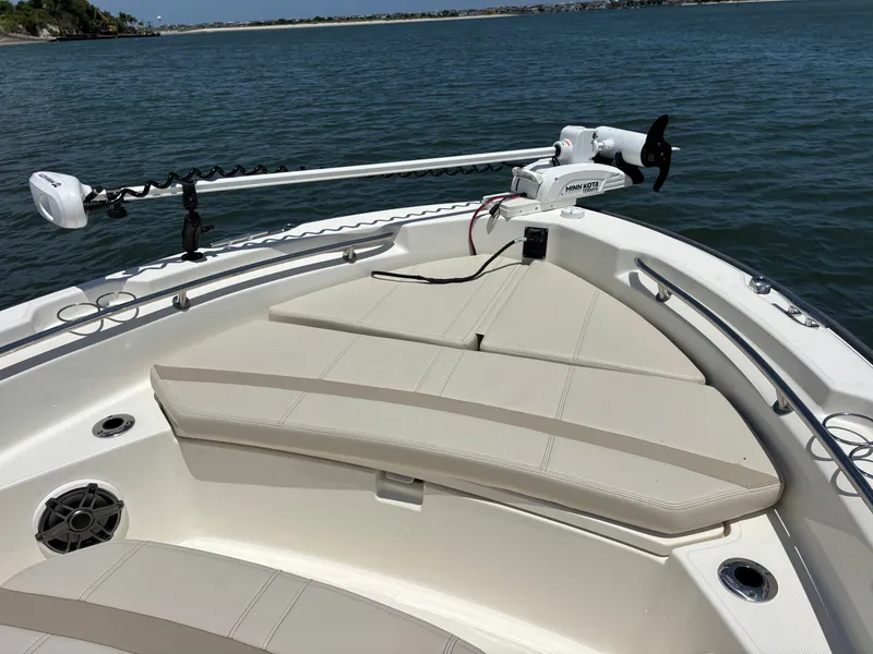 Slide: The Image of Boston Whaler 220 Dauntless 2023 - 15