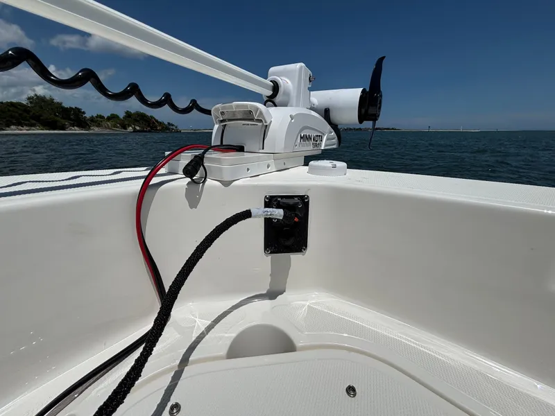 Slide: The Image of Boston Whaler 220 Dauntless 2023 - 19