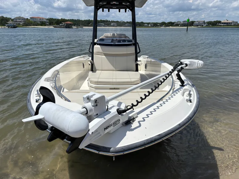 Slide: The Image of Boston Whaler 220 Dauntless 2023 - 2