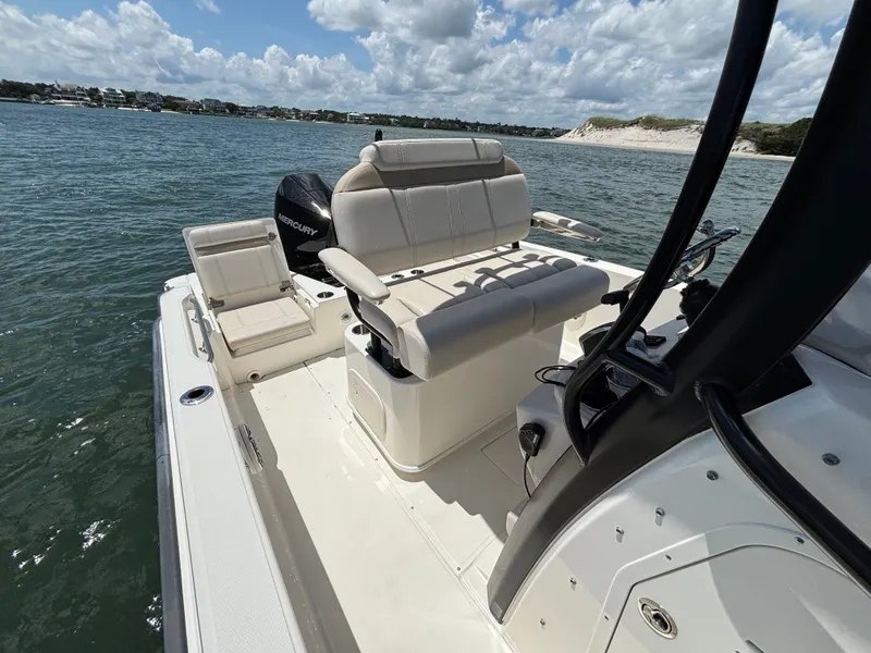 Slide: The Image of Boston Whaler 220 Dauntless 2023 - 29