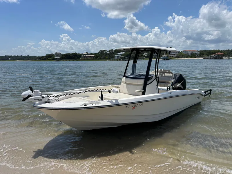 Slide: The Image of Boston Whaler 220 Dauntless 2023 - 3