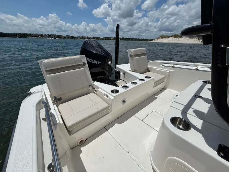 Slide: The Image of Boston Whaler 220 Dauntless 2023 - 30