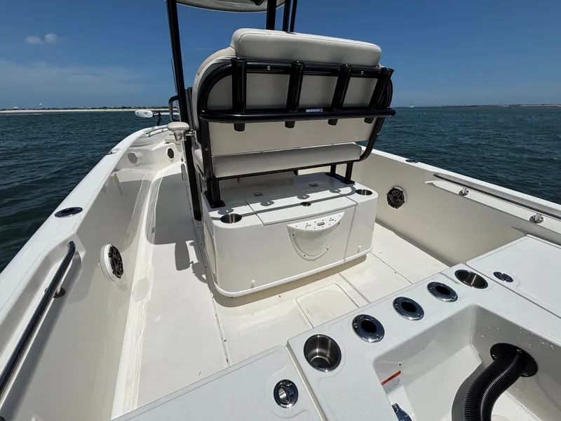 Slide: The Image of Boston Whaler 220 Dauntless 2023 - 32
