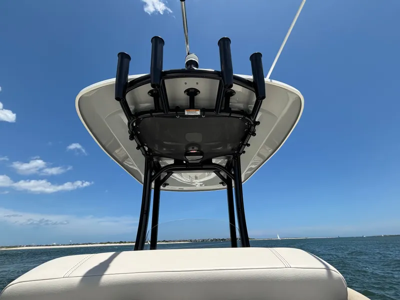 Slide: The Image of Boston Whaler 220 Dauntless 2023 - 36