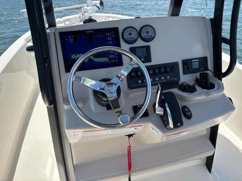 Slide: The Image of Boston Whaler 220 Dauntless 2023 - 38