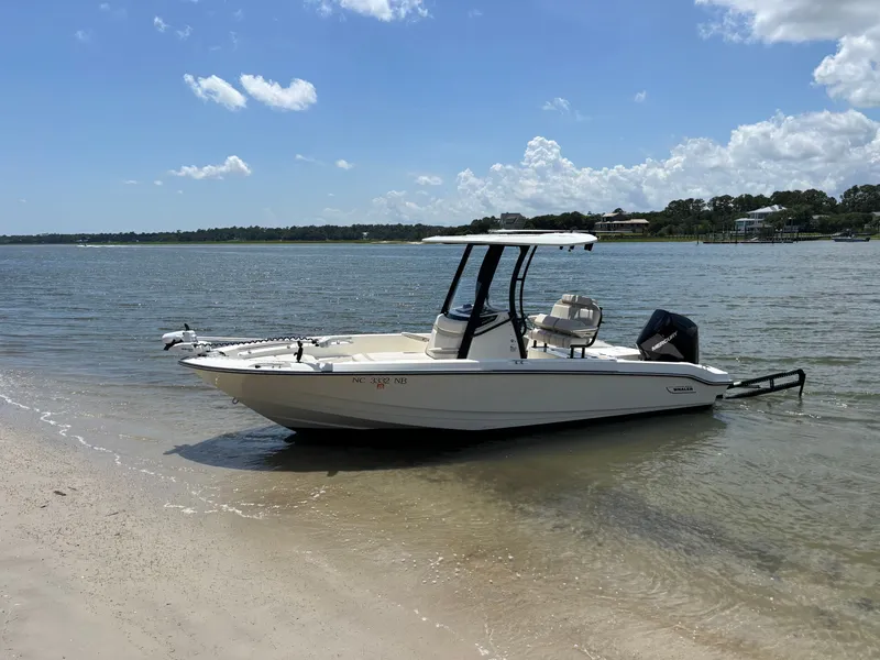 Slide: The Image of Boston Whaler 220 Dauntless 2023 - 4