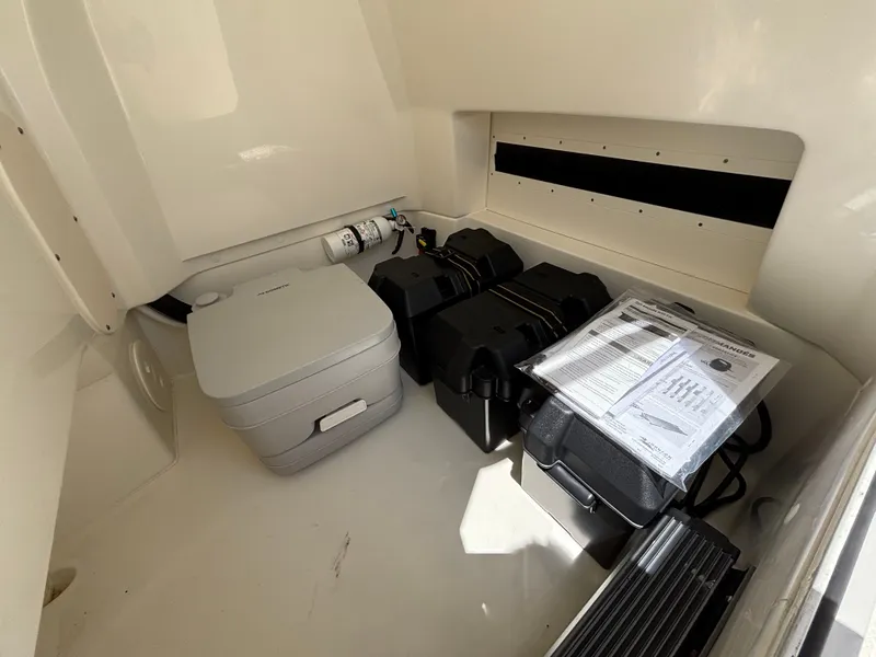 Slide: The Image of Boston Whaler 220 Dauntless 2023 - 49