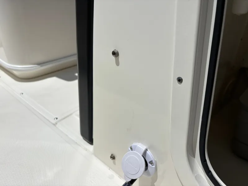 Slide: The Image of Boston Whaler 220 Dauntless 2023 - 51