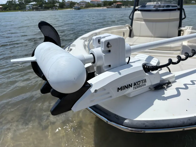 Slide: The Image of Boston Whaler 220 Dauntless 2023 - 58