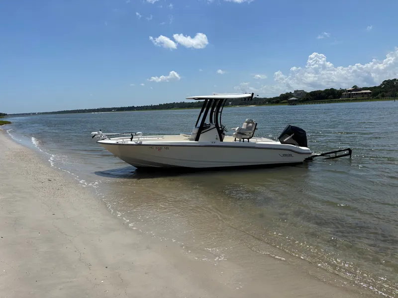 Slide: The Image of Boston Whaler 220 Dauntless 2023 - 59
