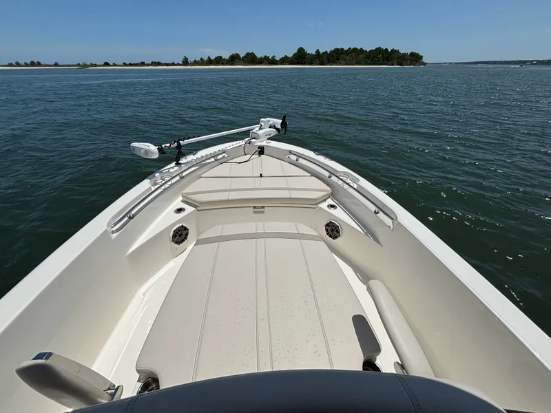 Slide: The Image of Boston Whaler 220 Dauntless 2023 - 6