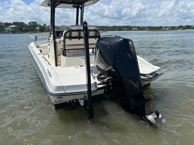 Slide: The Image of Boston Whaler 220 Dauntless 2023 - 61