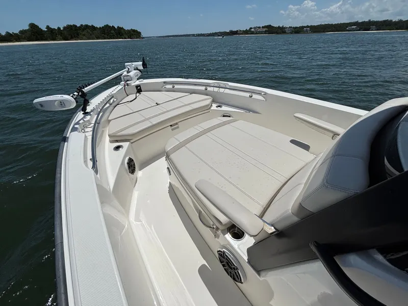 Slide: The Image of Boston Whaler 220 Dauntless 2023 - 7