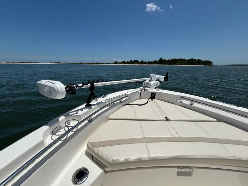 Slide: The Image of Boston Whaler 220 Dauntless 2023 - 9