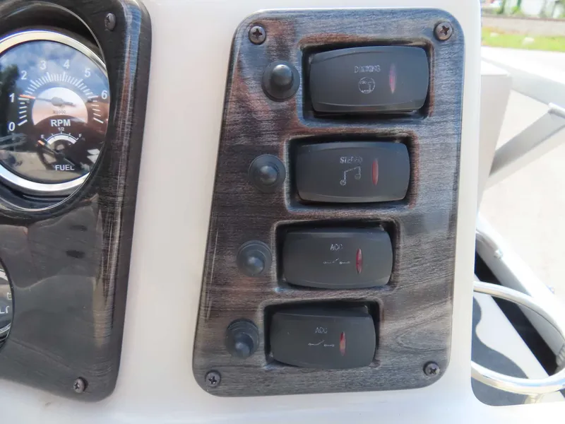 Slide: The Image of Qwest 820 2017 - 25