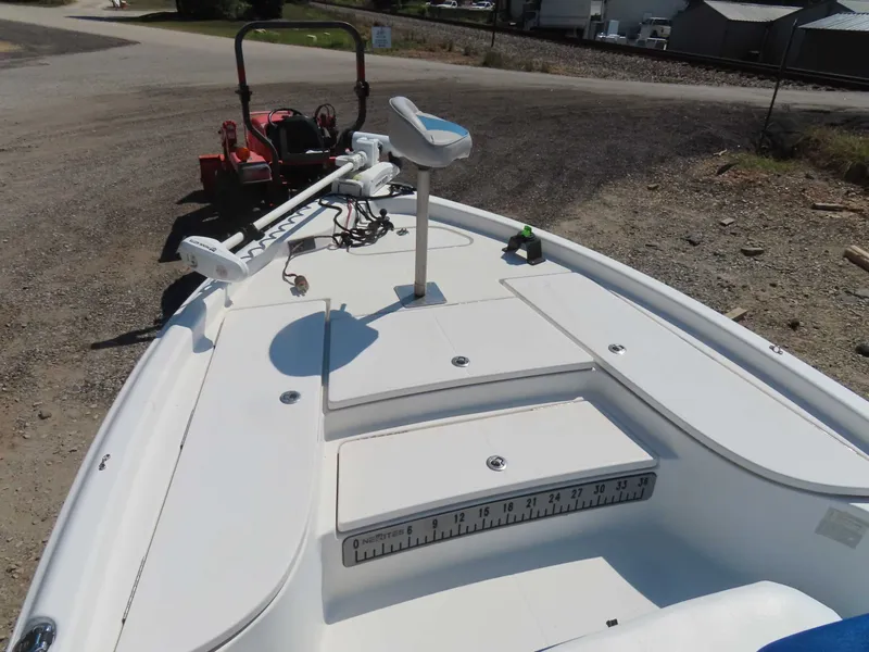 Slide: The Image of Blue Wave Pure Bay 2000 Suzuki 150 Tandem Trailer 2017 - 14