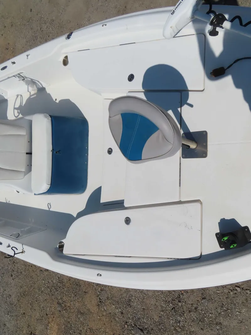 Slide: The Image of Blue Wave Pure Bay 2000 Suzuki 150 Tandem Trailer 2017 - 16