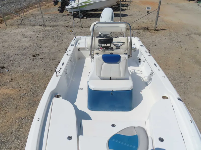 Slide: The Image of Blue Wave Pure Bay 2000 Suzuki 150 Tandem Trailer 2017 - 17