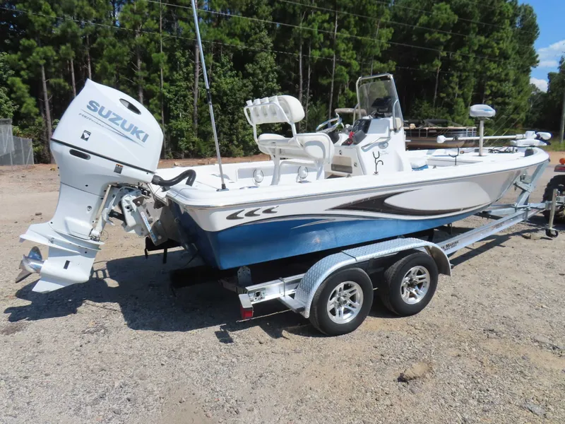 Slide: The Image of Blue Wave Pure Bay 2000 Suzuki 150 Tandem Trailer 2017 - 3