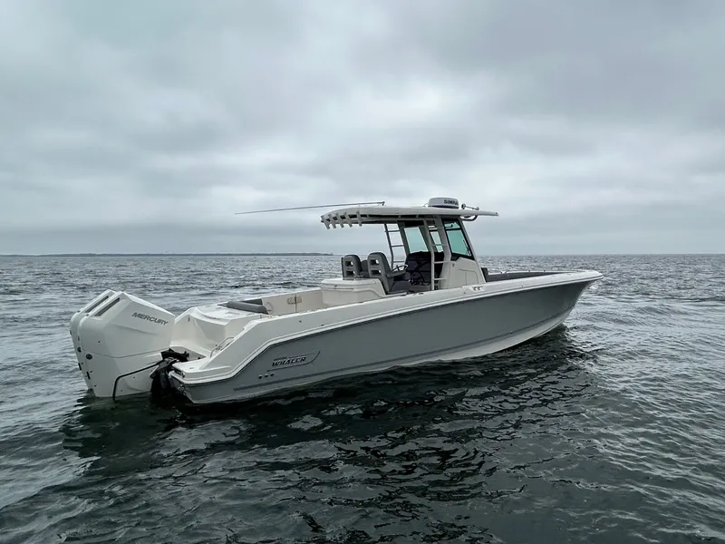Slide: The Image of Boston Whaler 330 Outrage 2026 - 10