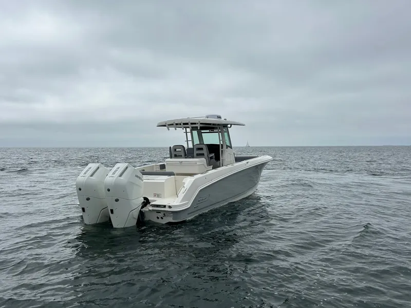 Slide: The Image of Boston Whaler 330 Outrage 2026 - 11