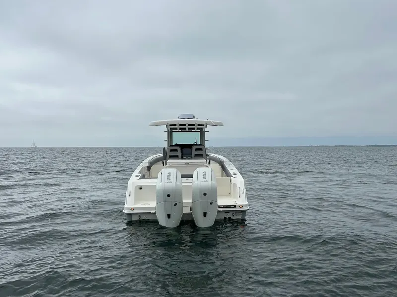 Slide: The Image of Boston Whaler 330 Outrage 2026 - 12