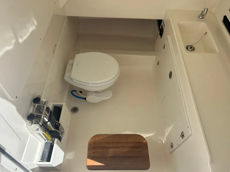 Slide: The Image of Boston Whaler 330 Outrage 2026 - 33