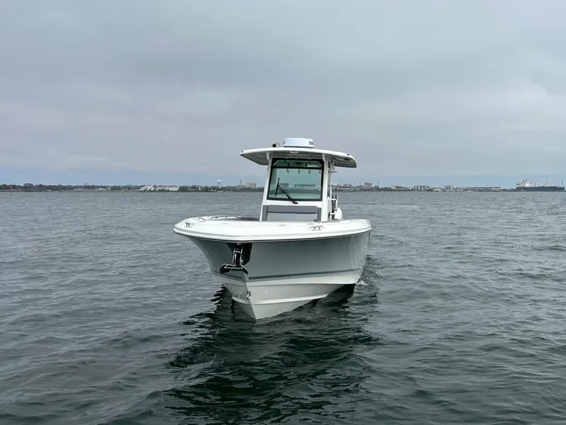 Slide: The Image of Boston Whaler 330 Outrage 2026 - 4