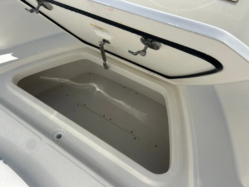 Slide: The Image of Boston Whaler 330 Outrage 2026 - 40