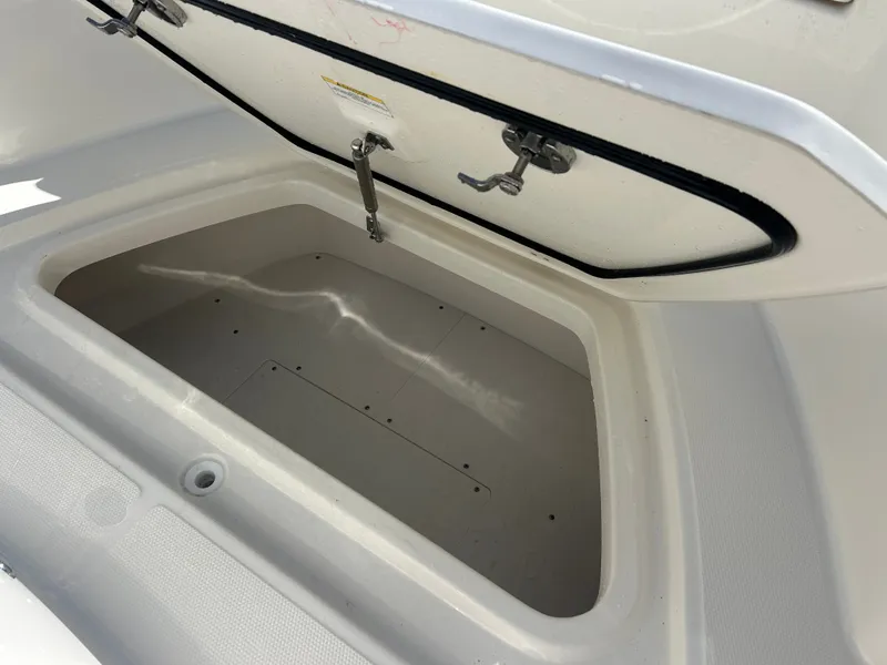 Slide: The Image of Boston Whaler 330 Outrage 2026 - 41