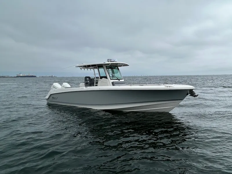 Slide: The Image of Boston Whaler 330 Outrage 2026 - 6