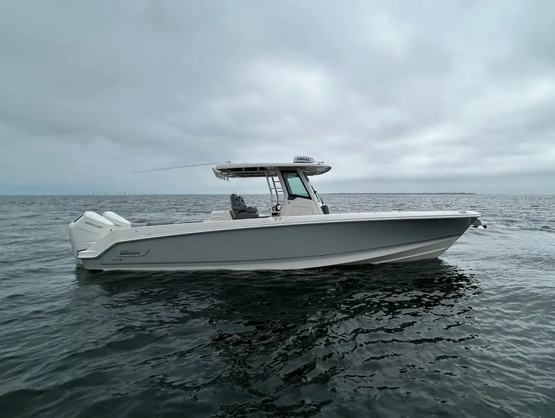 Slide: The Image of Boston Whaler 330 Outrage 2026 - 8