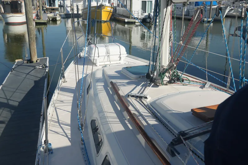 Slide: The Image of 1987 Ericson 32-200 sailboat docked in a marina, featuring deck and rigging details. - 8