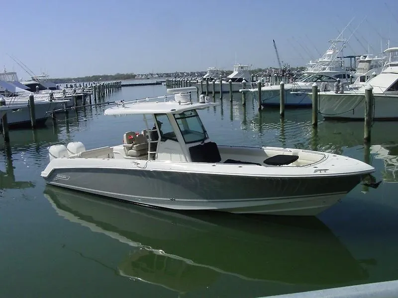 The Image of Boston Whaler Outrage Center Console 2017 - 0