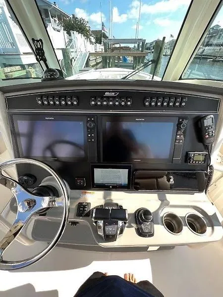 Slide: The Image of Boston Whaler Outrage Center Console 2017 - 11