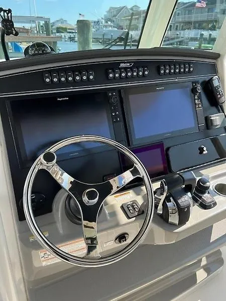 Slide: The Image of Boston Whaler Outrage Center Console 2017 - 13