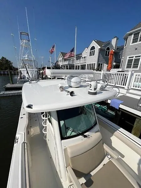 Slide: The Image of Boston Whaler Outrage Center Console 2017 - 28