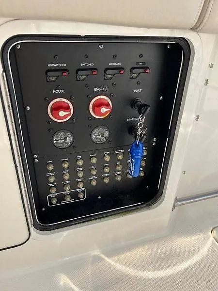 Slide: The Image of Boston Whaler Outrage Center Console 2017 - 32