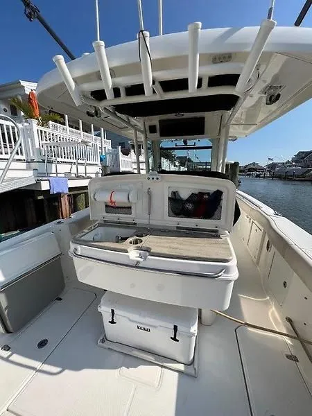 Slide: The Image of Boston Whaler Outrage Center Console 2017 - 33