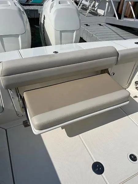 Slide: The Image of Boston Whaler Outrage Center Console 2017 - 34