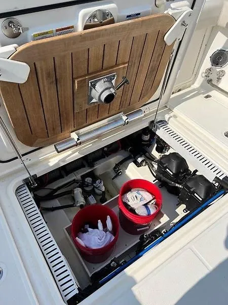 Slide: The Image of Boston Whaler Outrage Center Console 2017 - 35