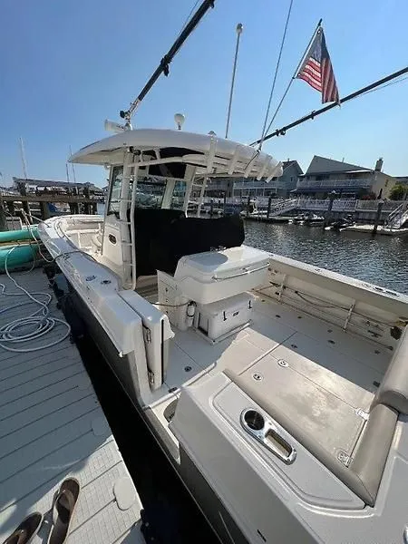 Slide: The Image of Boston Whaler Outrage Center Console 2017 - 39